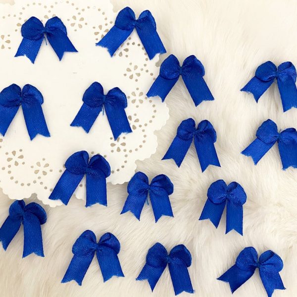 blue ribbon bows